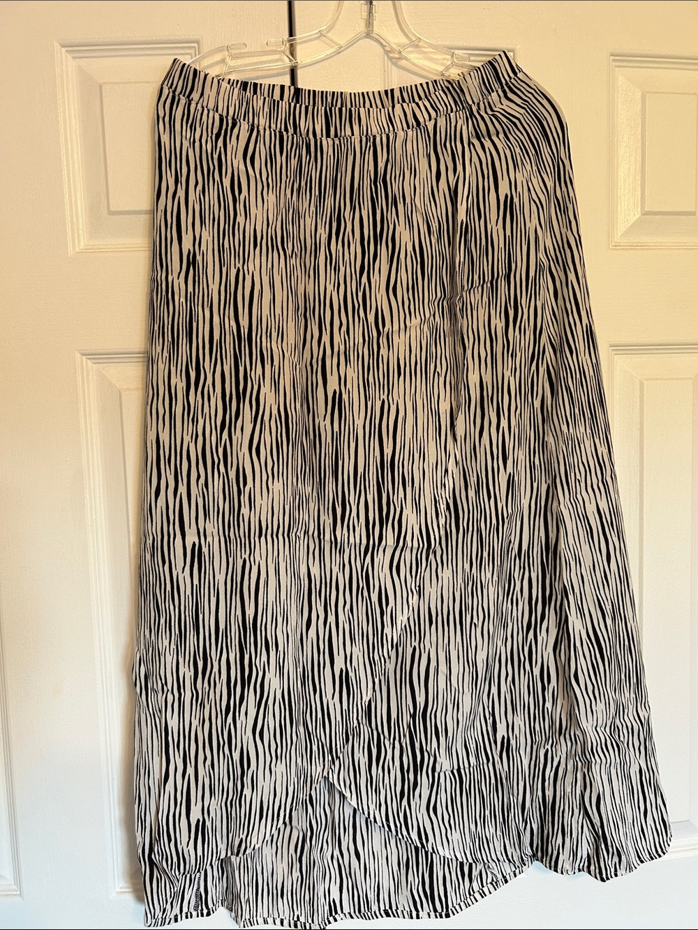 Three Dots Black & White Zebra-Style Maxi Skirt